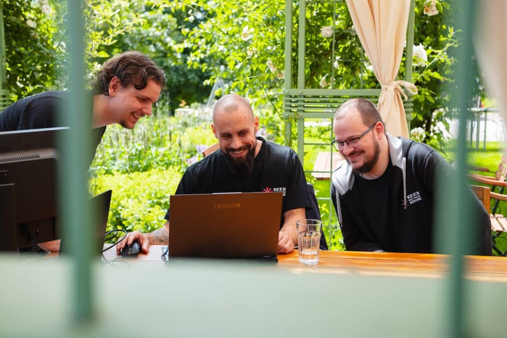  />
                    <noscript><img src=